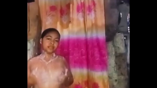 Chubby naked pinay shower