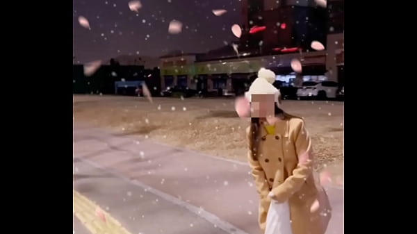 Em Hướng dẫn tour show hàng giữa đêm Thu lạnh